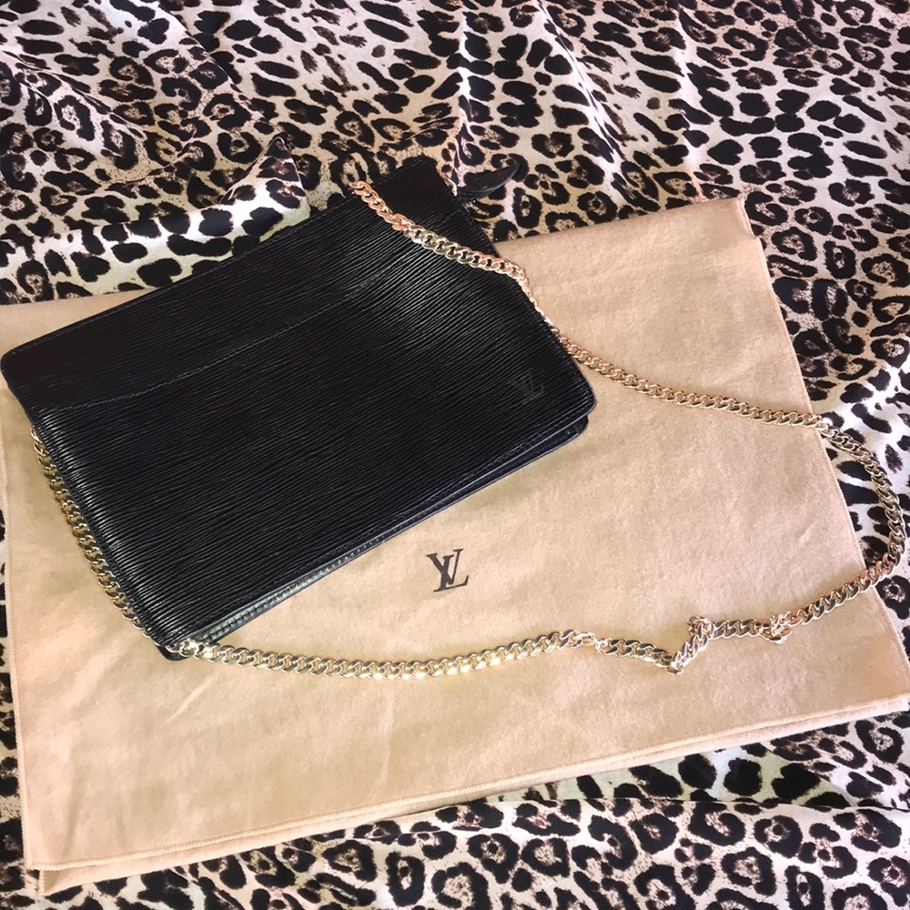 CERT. AUTH. LV Epi Pochette Homme Black Clutch